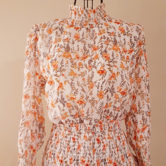 Smocked floral dress - Picture 2 of 5